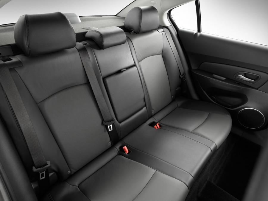  Holden Cruze CDX Series II 2011 года  (фото 2 из 18)
